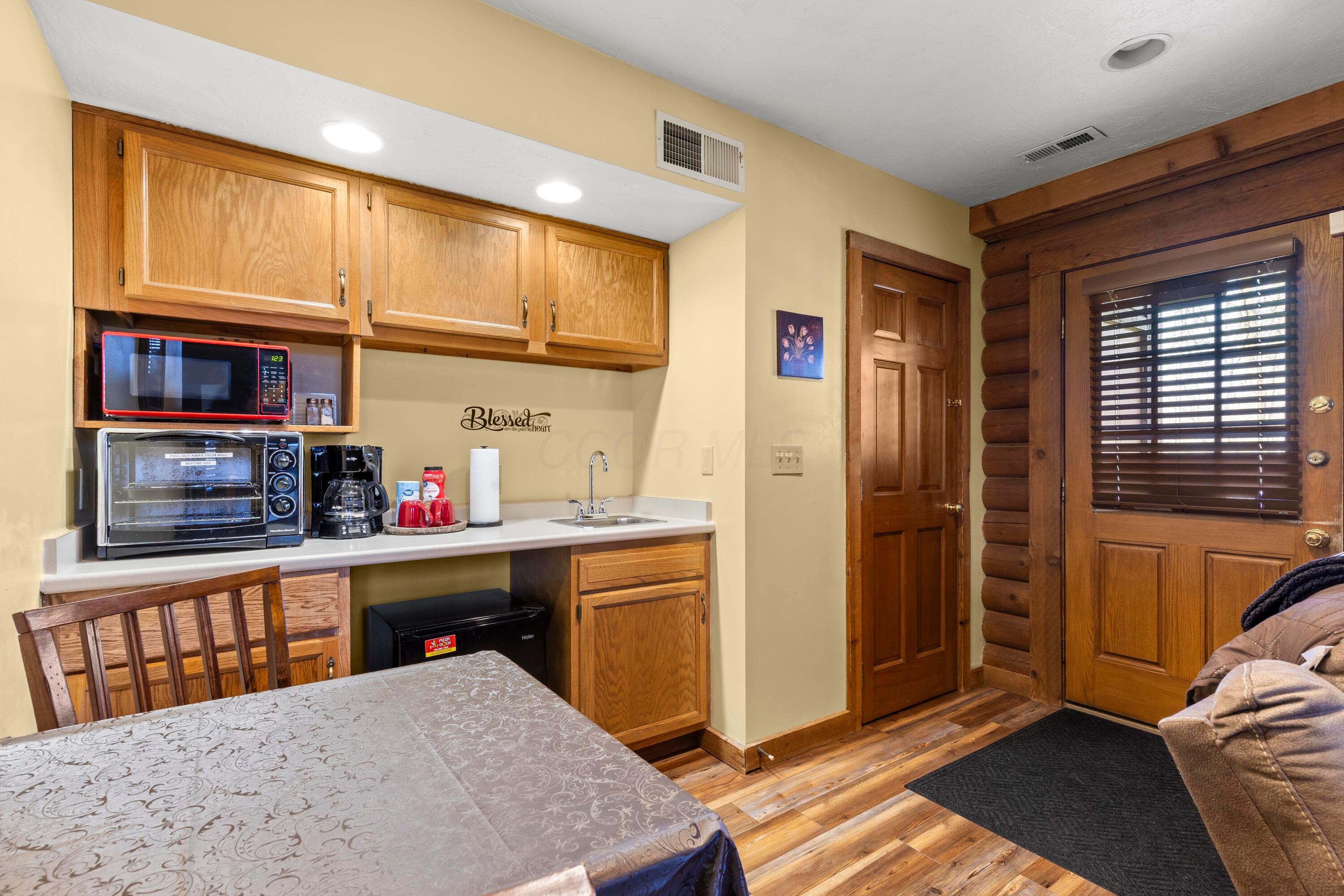 Fredericktown, Ohio, 43019, United States, 8 Bedrooms Bedrooms, ,8 BathroomsBathrooms,Residential,Active,2035650