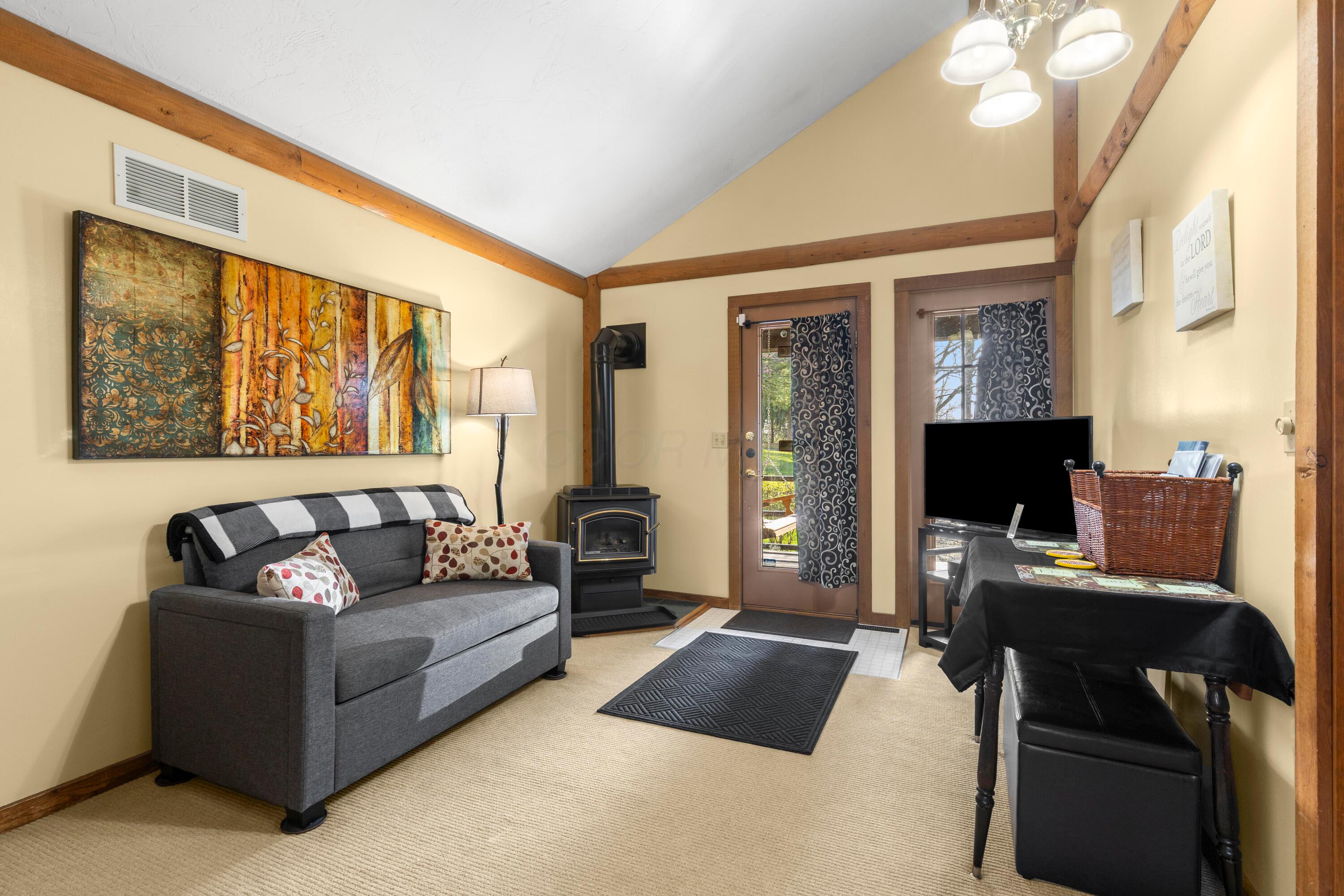 Fredericktown, Ohio, 43019, United States, 8 Bedrooms Bedrooms, ,8 BathroomsBathrooms,Residential,Active,2035650