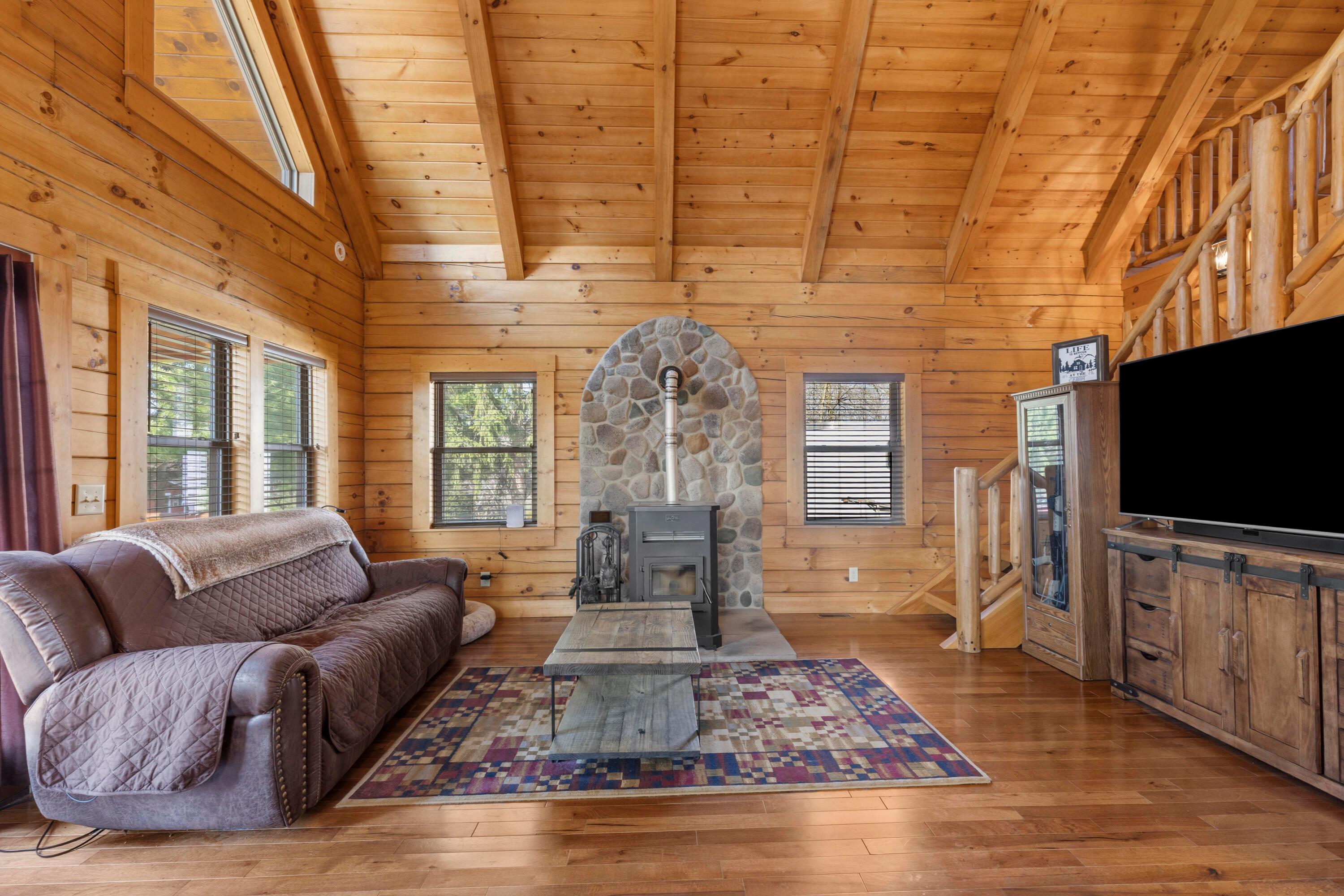 Fredericktown, Ohio, 43019, United States, 8 Bedrooms Bedrooms, ,8 BathroomsBathrooms,Residential,Active,2035650
