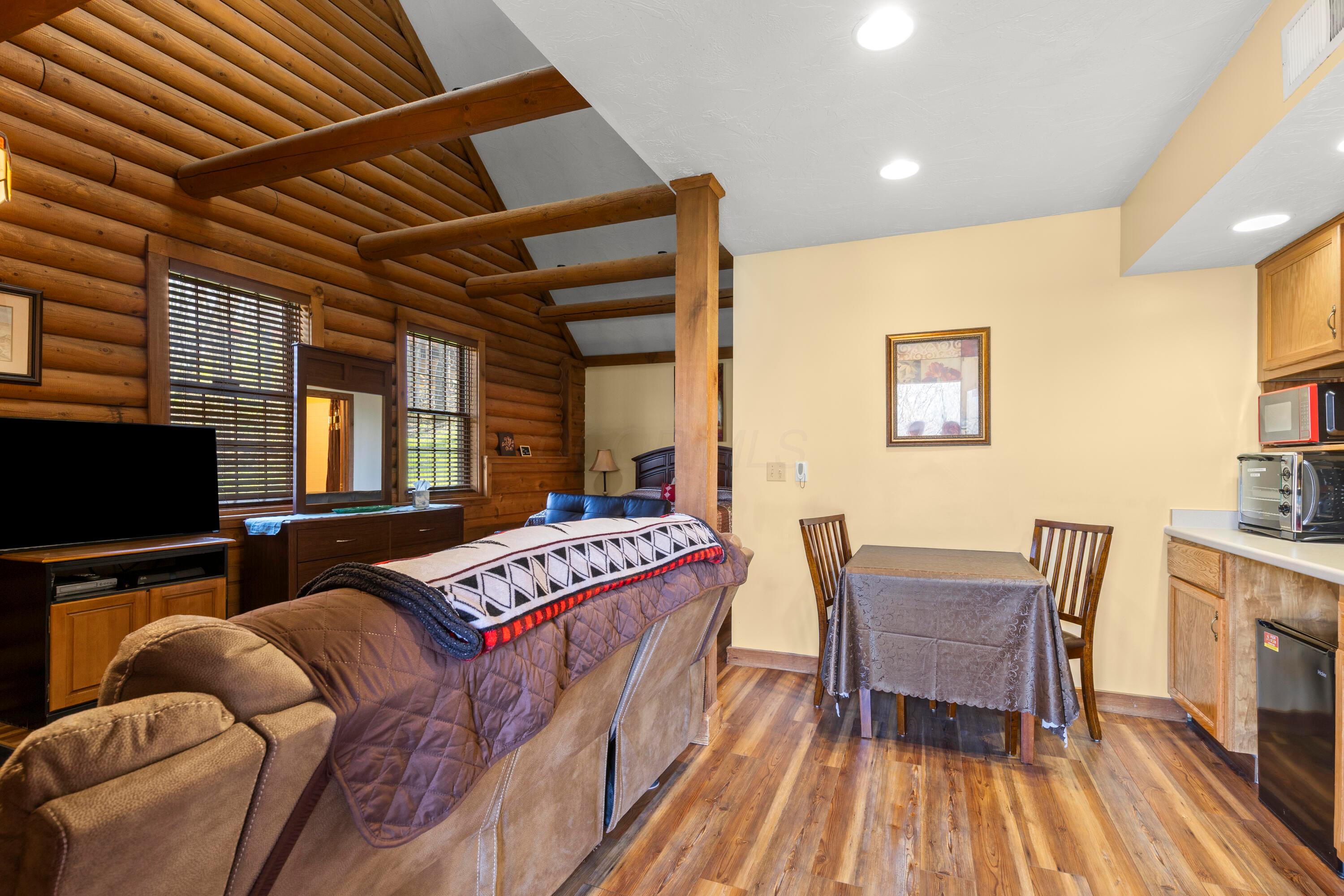 Fredericktown, Ohio, 43019, United States, 8 Bedrooms Bedrooms, ,8 BathroomsBathrooms,Residential,Active,2035650