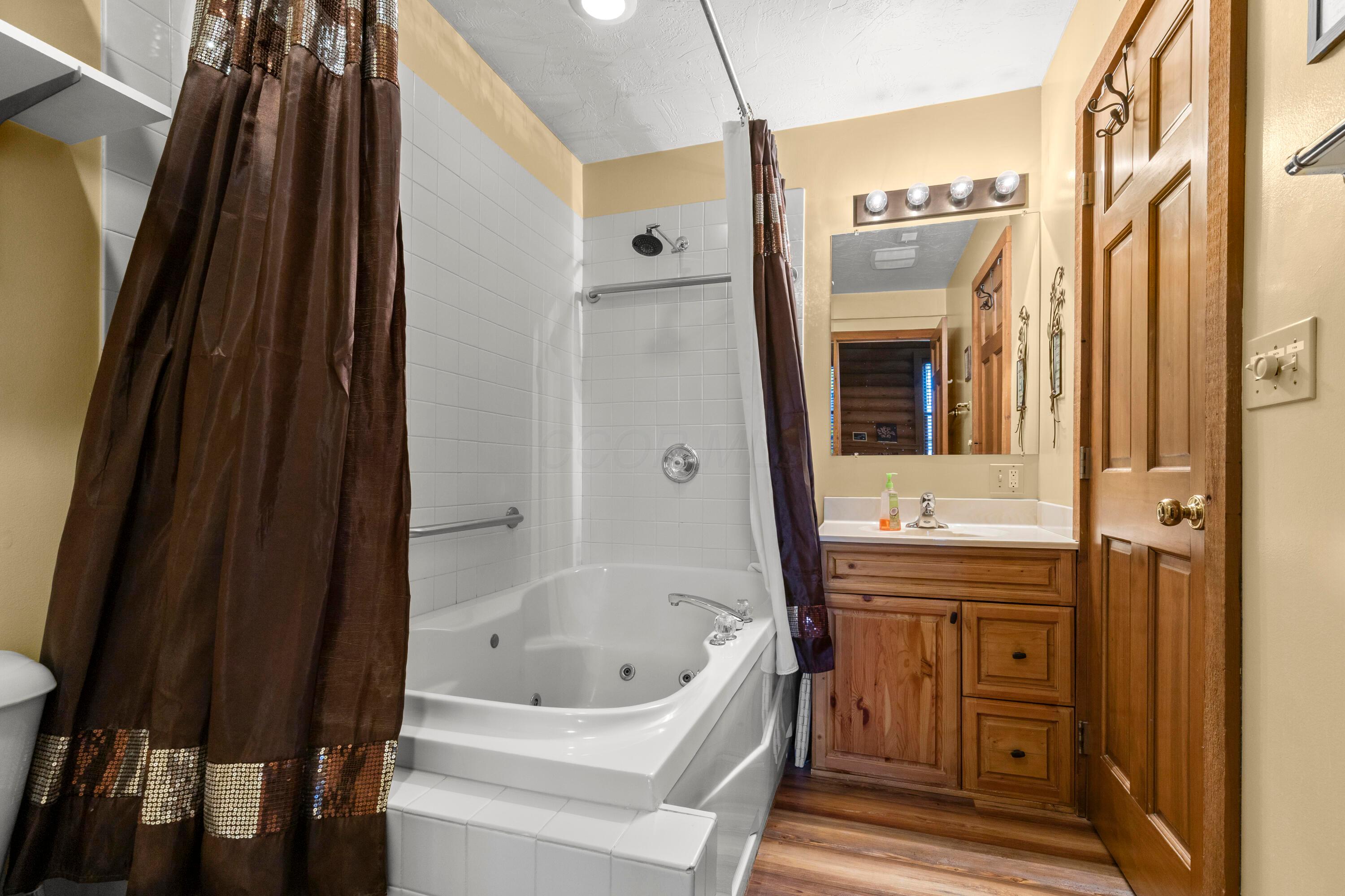 Fredericktown, Ohio, 43019, United States, 8 Bedrooms Bedrooms, ,8 BathroomsBathrooms,Residential,Active,2035650