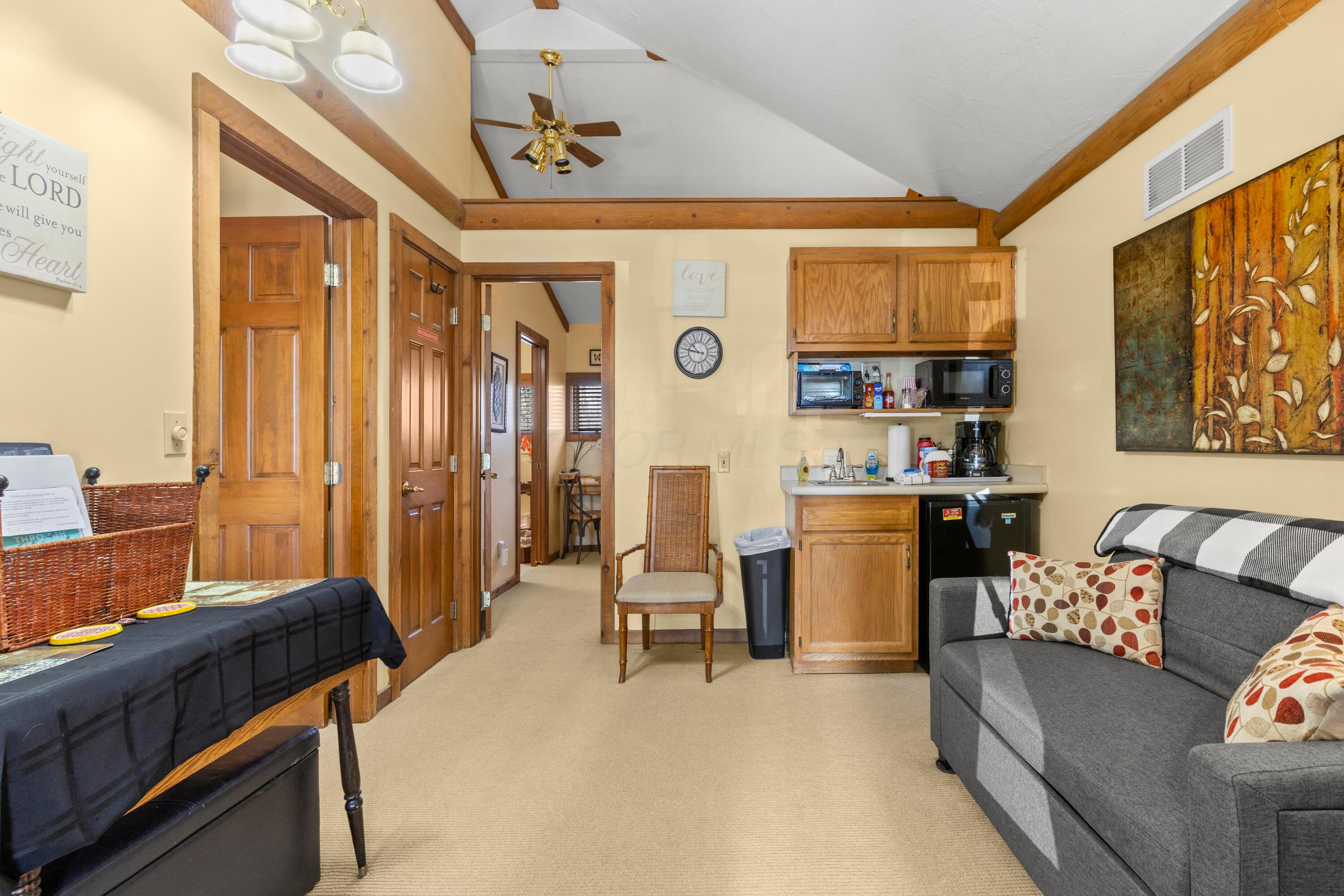 Fredericktown, Ohio, 43019, United States, 8 Bedrooms Bedrooms, ,8 BathroomsBathrooms,Residential,Active,2035650
