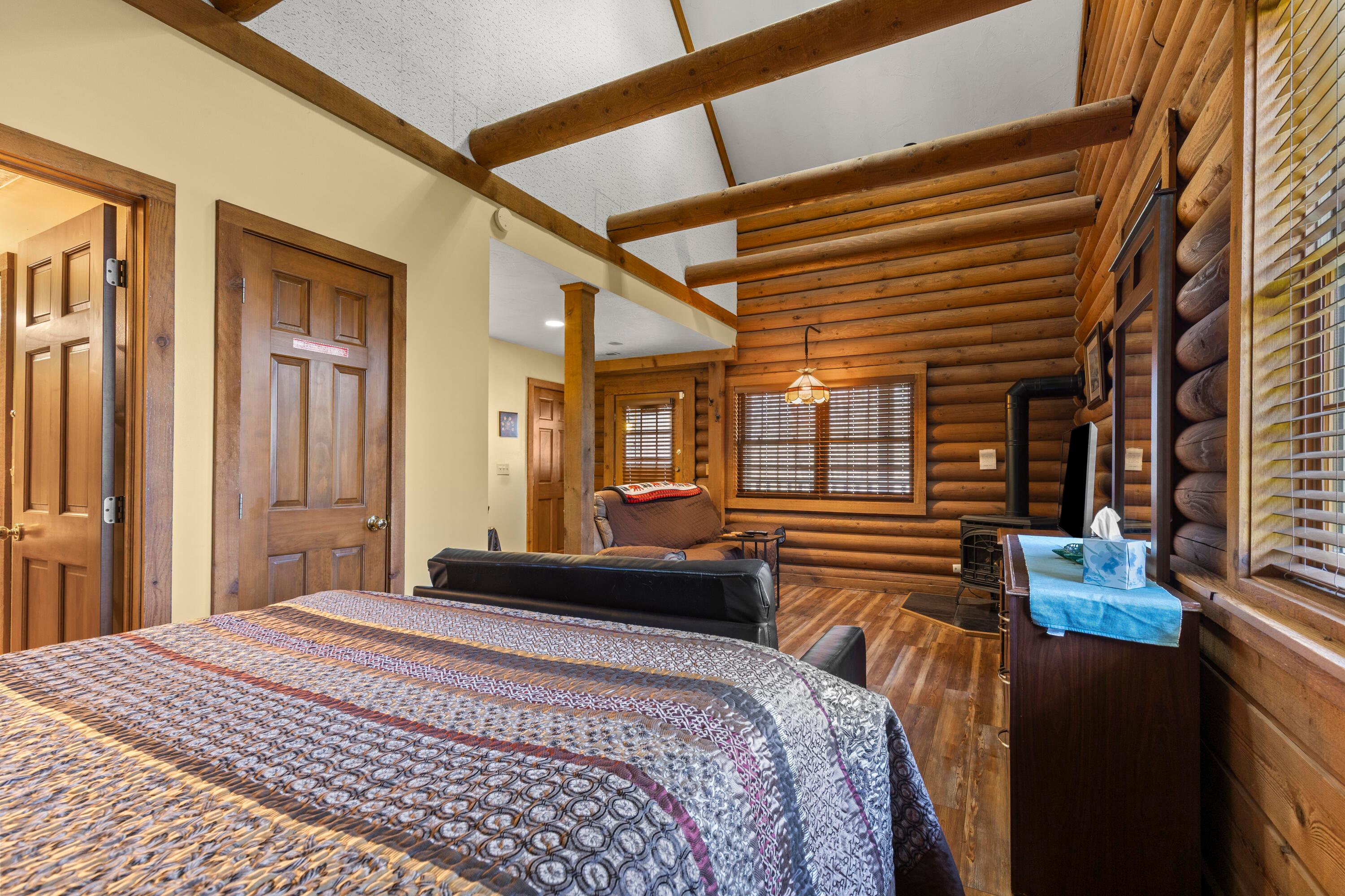 Fredericktown, Ohio, 43019, United States, 8 Bedrooms Bedrooms, ,8 BathroomsBathrooms,Residential,Active,2035650