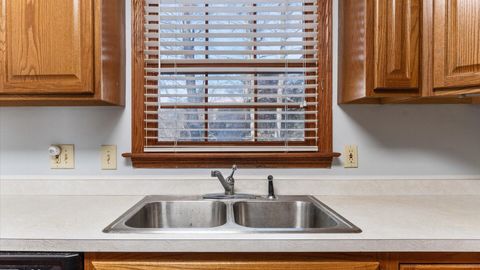 Tiny photo for 901 Southeast Court, Zanesville, OH 43701 (MLS # 226003219)