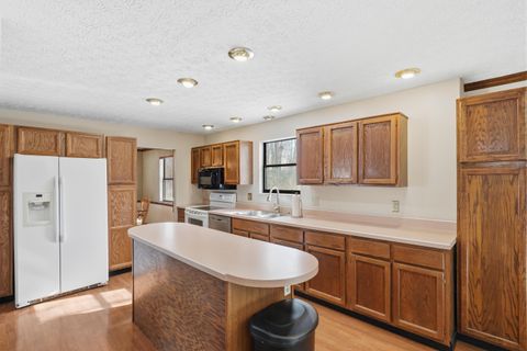 Tiny photo for 830 Lindenhaven Road, Columbus, OH 43230 (MLS # 226004468)