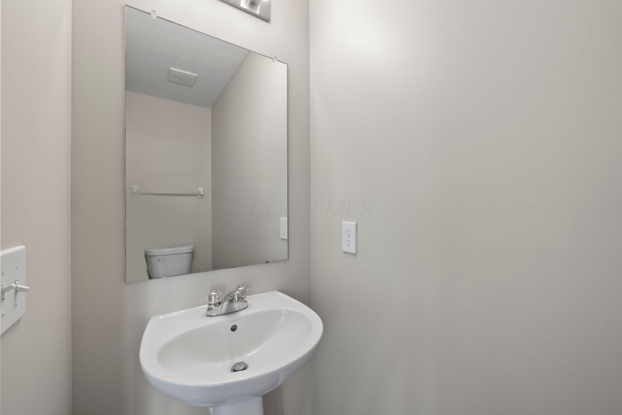 9070 Bunker Hill Way, Orient, Ohio image 22