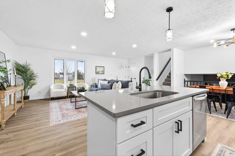 Tiny photo for 430 E Columbus Street, Pickerington, OH 43147 (MLS # 226000679)