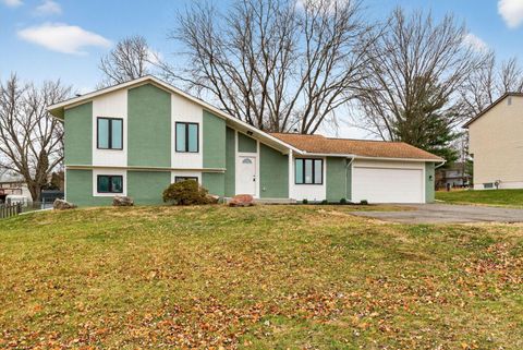 Photo of 430 E Columbus Street, Pickerington, OH 43147 (MLS # 226000679)