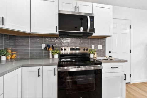 Tiny photo for 430 E Columbus Street, Pickerington, OH 43147 (MLS # 226000679)