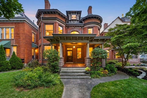 Photo of 346 W 7th Avenue, Columbus, OH 43201 (MLS # 226033432)
