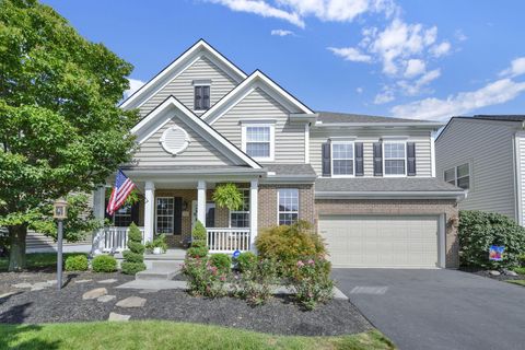 Photo of 1302 Carnoustie Circle, Grove City, OH 43123 (MLS # 225037998)