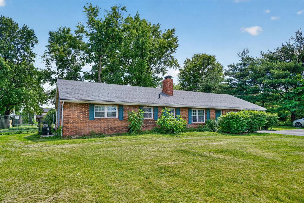 Photo of 589 Park Road, Columbus, OH 43085 (MLS # 226020621)