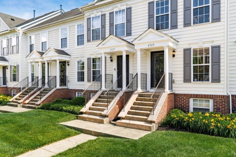 Tiny photo for 6323 Royal Tern Crossing 49 #49, Columbus, OH 43230 (MLS # 226022037)