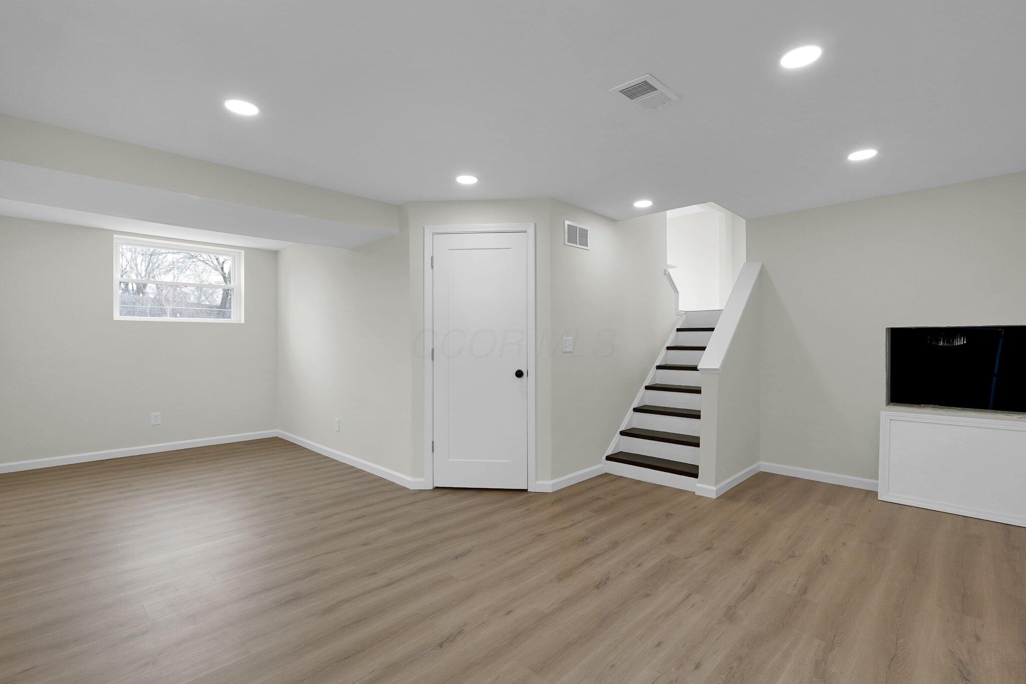 614 Evergreen Terrace, Columbus, Ohio image 12