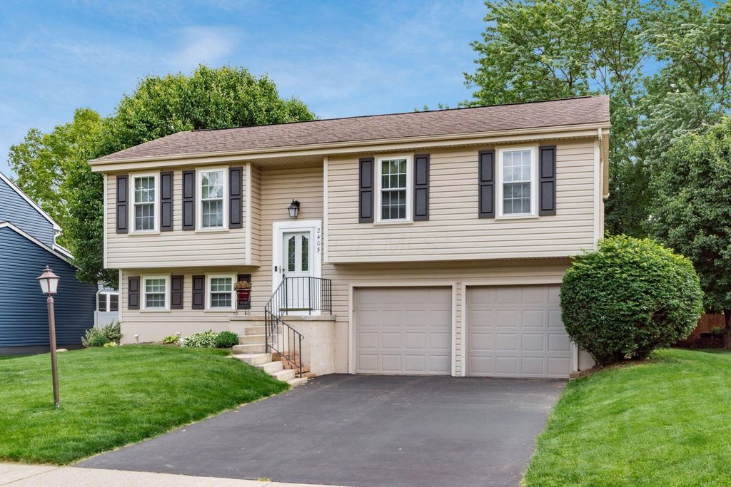Photo of 2405 Dorothy Lane, Grove City, OH 43123 (MLS # 226017311)