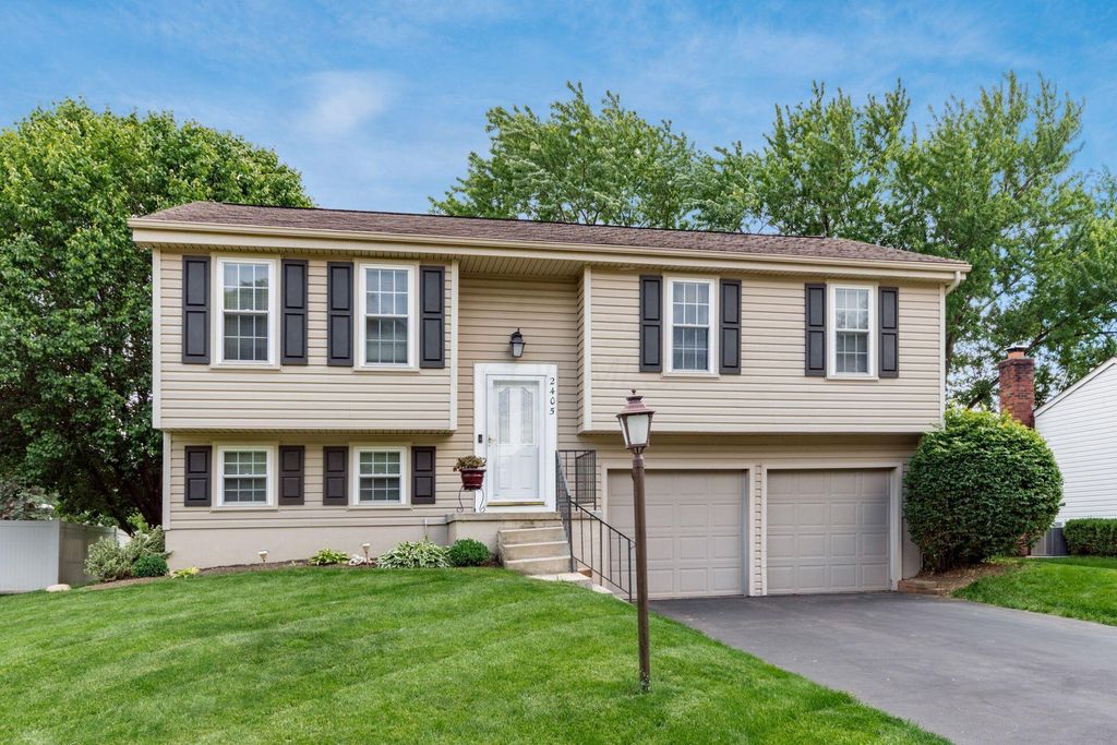 Photo of 2405 Dorothy Lane, Grove City, OH 43123 (MLS # 226017311)