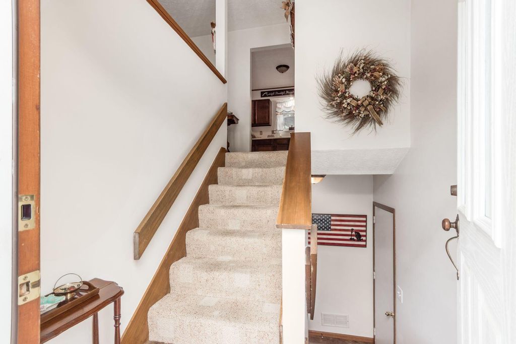 Photo of 2405 Dorothy Lane, Grove City, OH 43123 (MLS # 226017311)