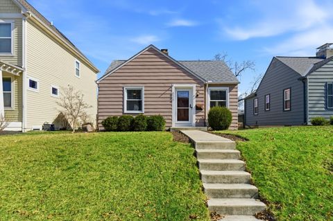 Photo of 834 Gladden Road, Columbus, OH 43212 (MLS # 226005855)
