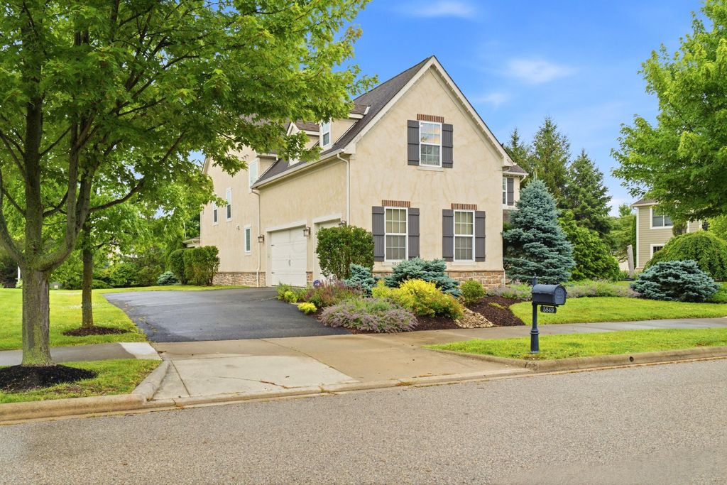 Photo of 5849 Vandeleur Place, Dublin, OH 43016 (MLS # 226023021)