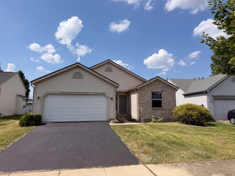 Photo of 3223 Berkley Pointe Drive, Columbus, OH 43230 (MLS # 226039113)