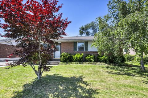 Photo of 3401 Reaver Avenue, Grove City, OH 43123 (MLS # 226020292)