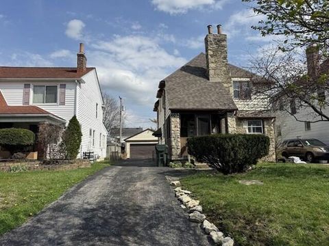 Photo of 684 Wiltshire Road, Columbus, OH 43204 (MLS # 226010211)