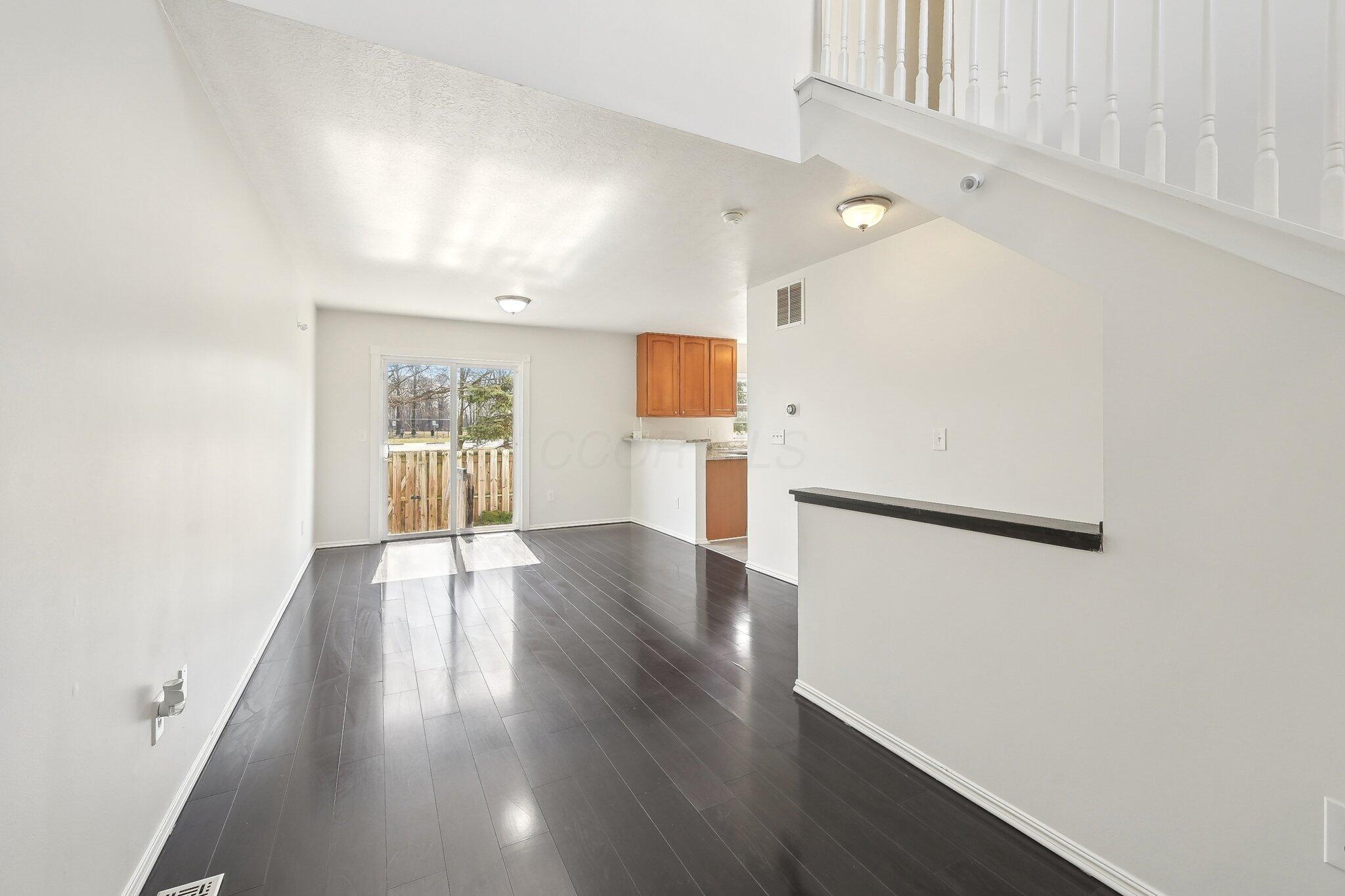 1143 Green Knoll Drive, Westerville, Ohio image 3