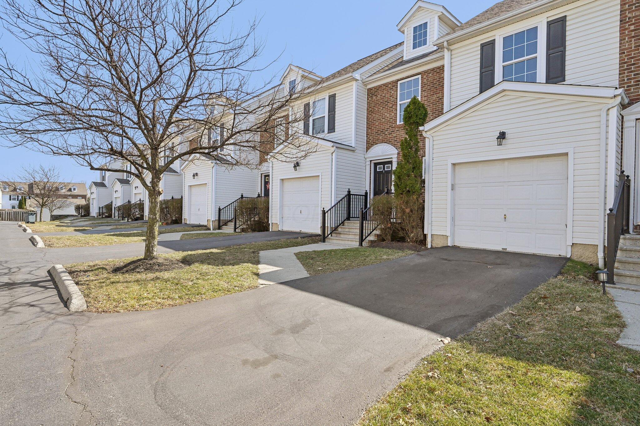 1143 Green Knoll Drive, Westerville, Ohio image 9