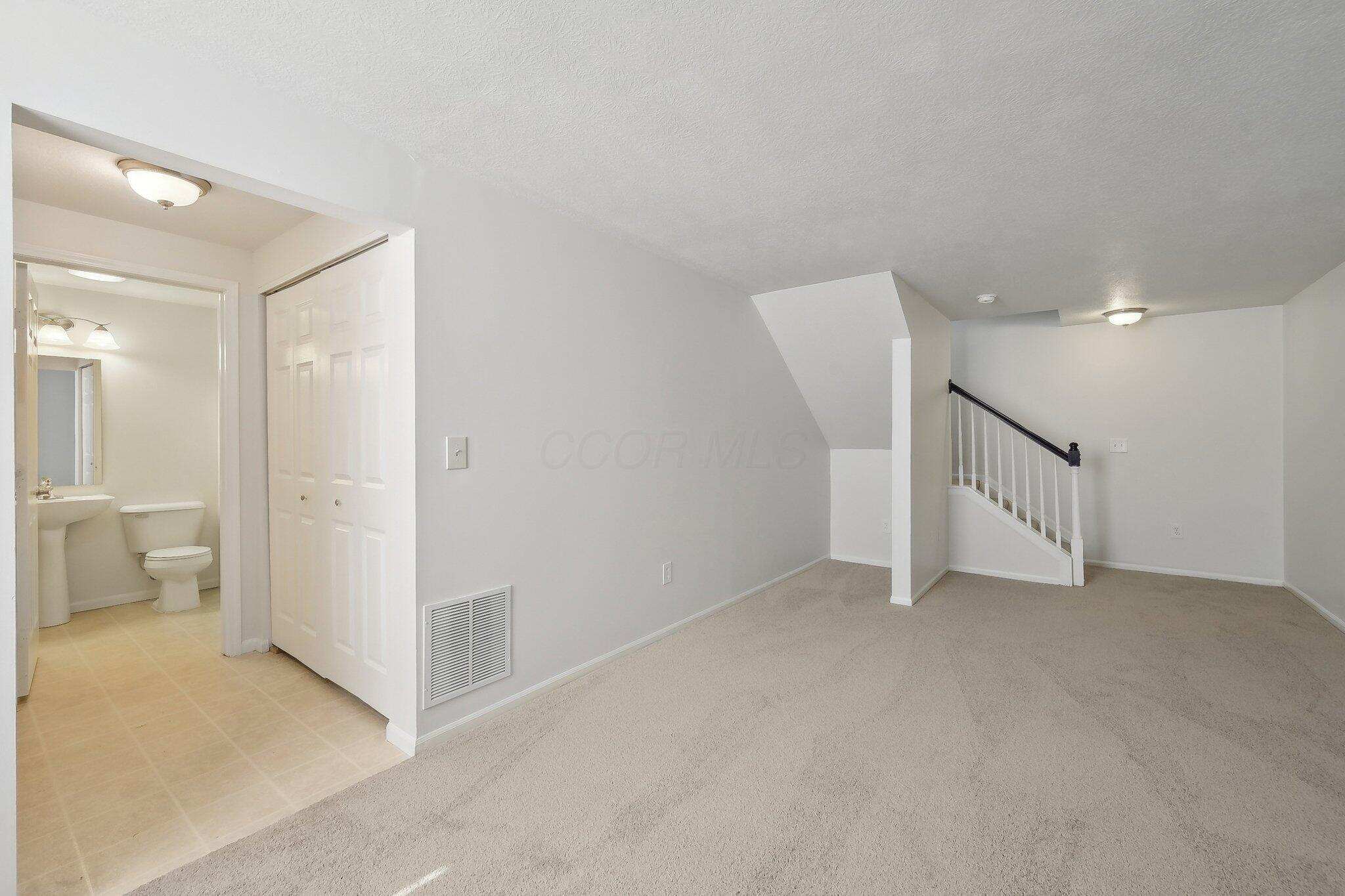 1143 Green Knoll Drive, Westerville, Ohio image 25