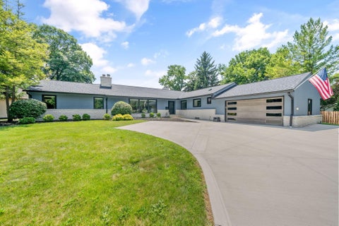Photo of 2661 Dorset Road, Columbus, OH 43221 (MLS # 226038901)