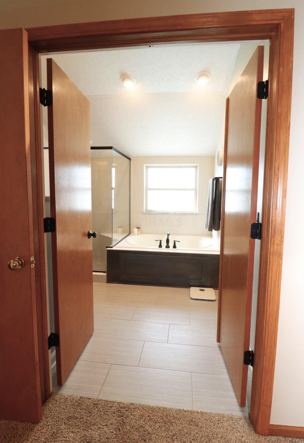 4715 Hickorybend Drive, Grove City, Ohio image 37