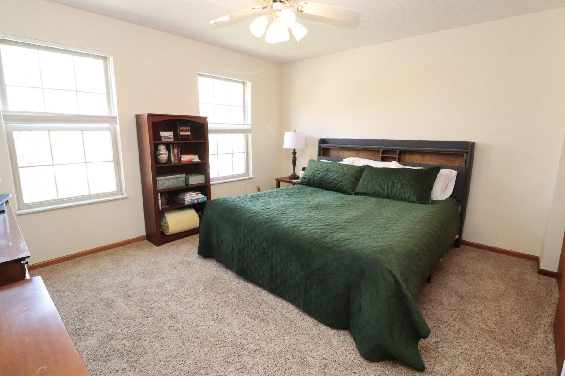 4715 Hickorybend Drive, Grove City, Ohio image 46