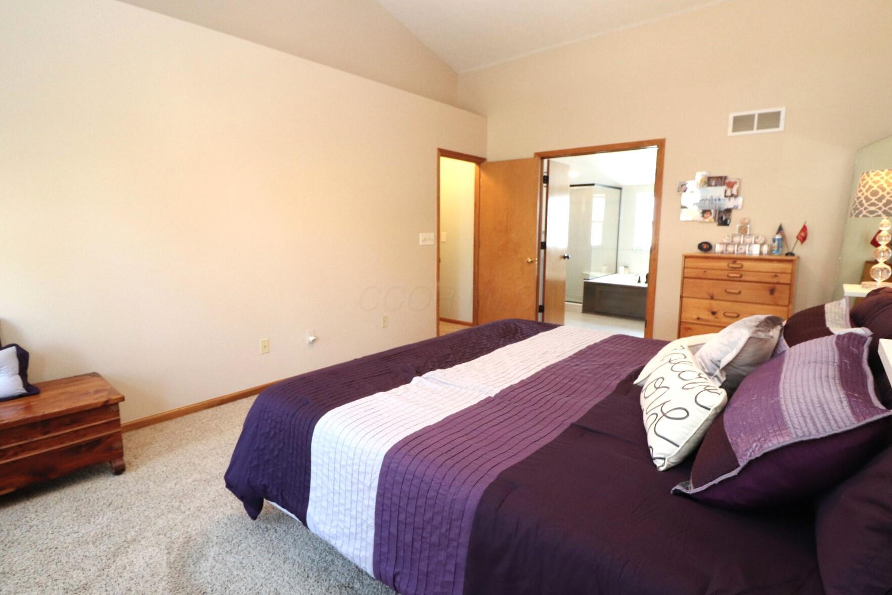 4715 Hickorybend Drive, Grove City, Ohio image 36