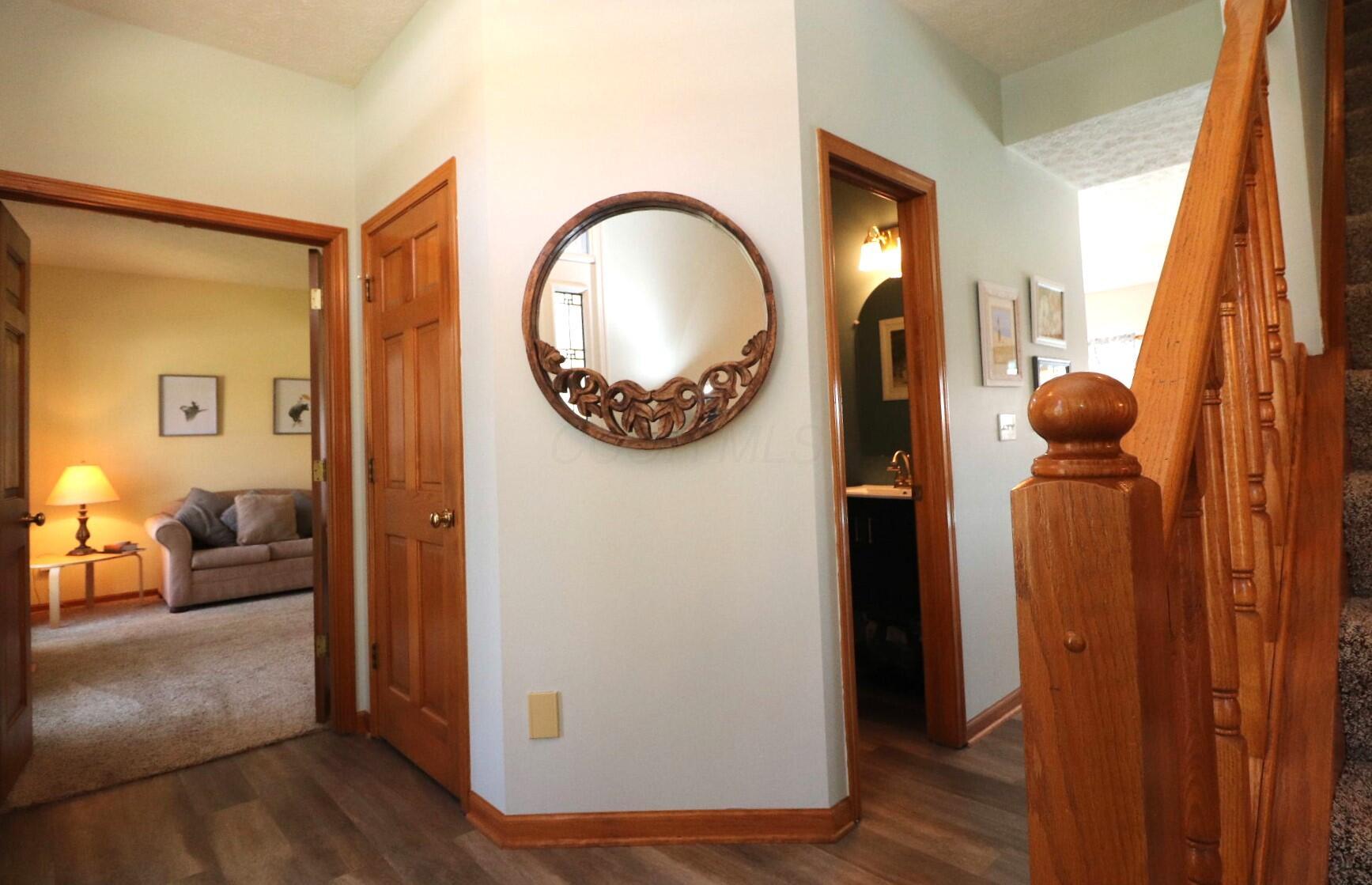 4715 Hickorybend Drive, Grove City, Ohio image 8