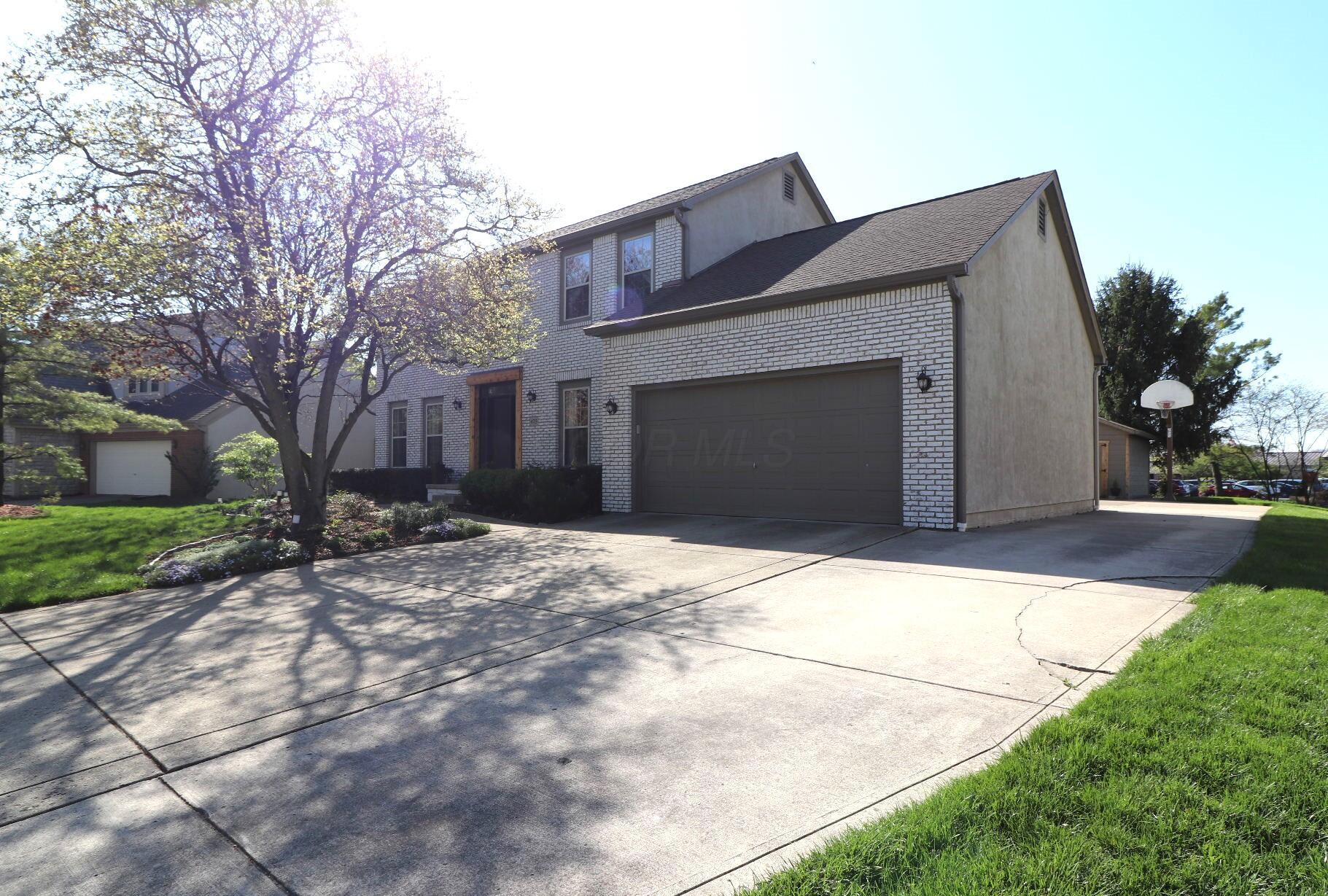 4715 Hickorybend Drive, Grove City, Ohio image 3