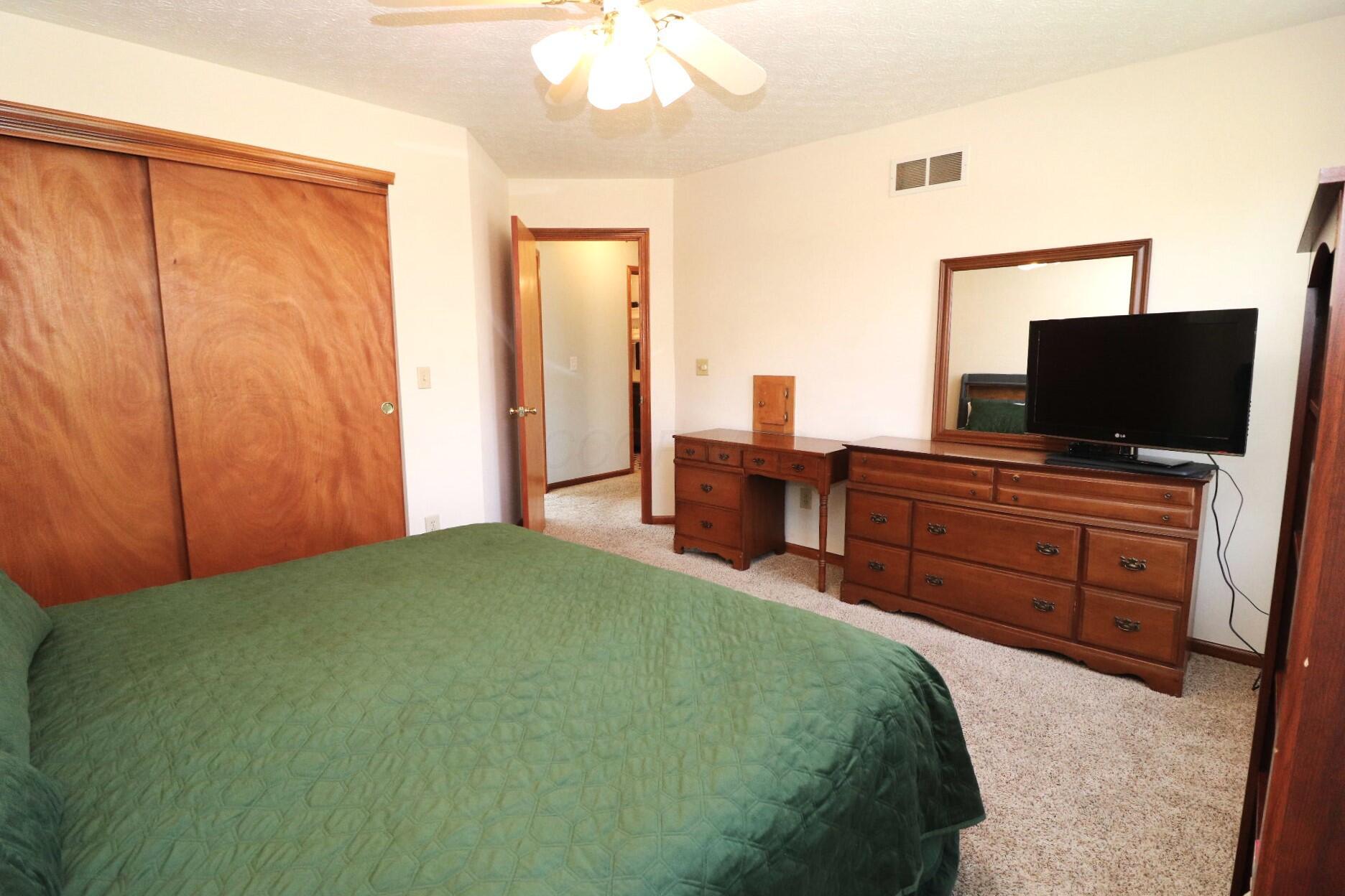 4715 Hickorybend Drive, Grove City, Ohio image 47