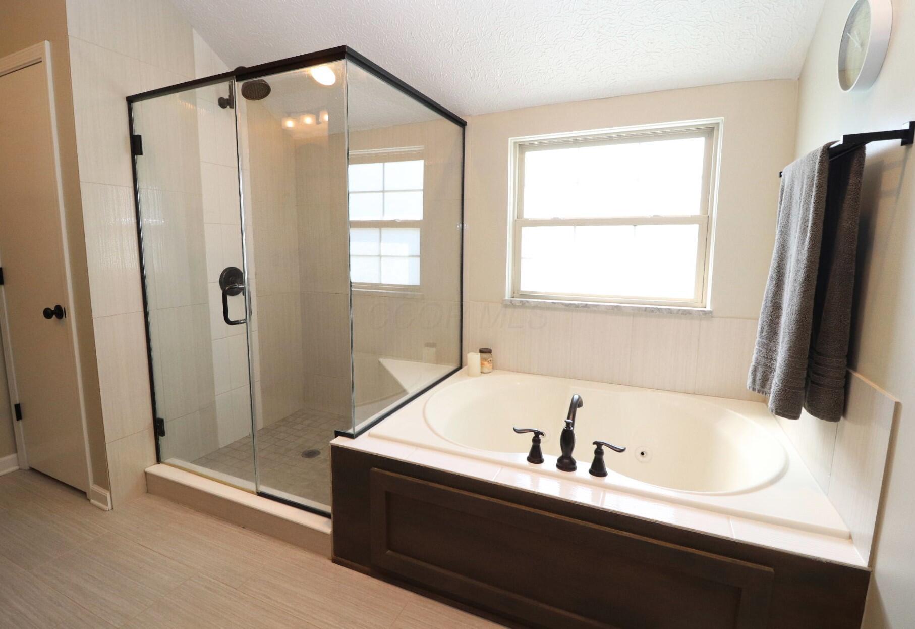 4715 Hickorybend Drive, Grove City, Ohio image 39