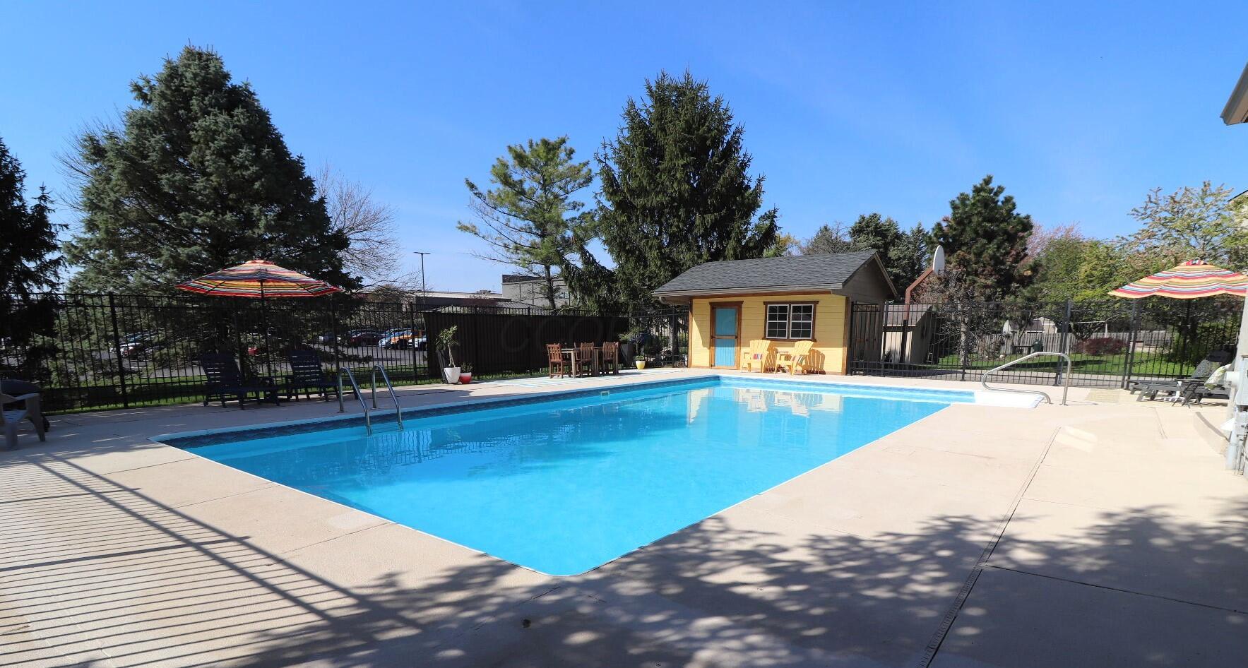 4715 Hickorybend Drive, Grove City, Ohio image 5