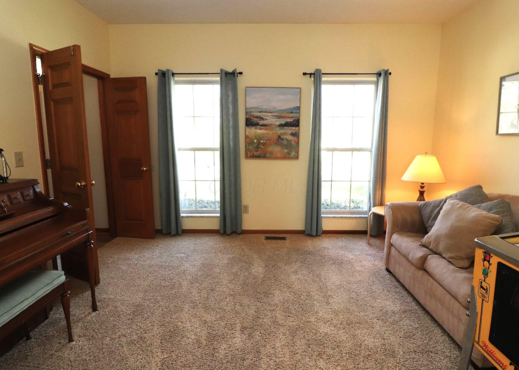 4715 Hickorybend Drive, Grove City, Ohio image 31