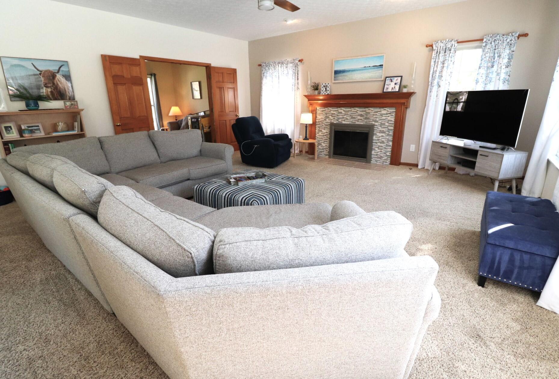 4715 Hickorybend Drive, Grove City, Ohio image 11