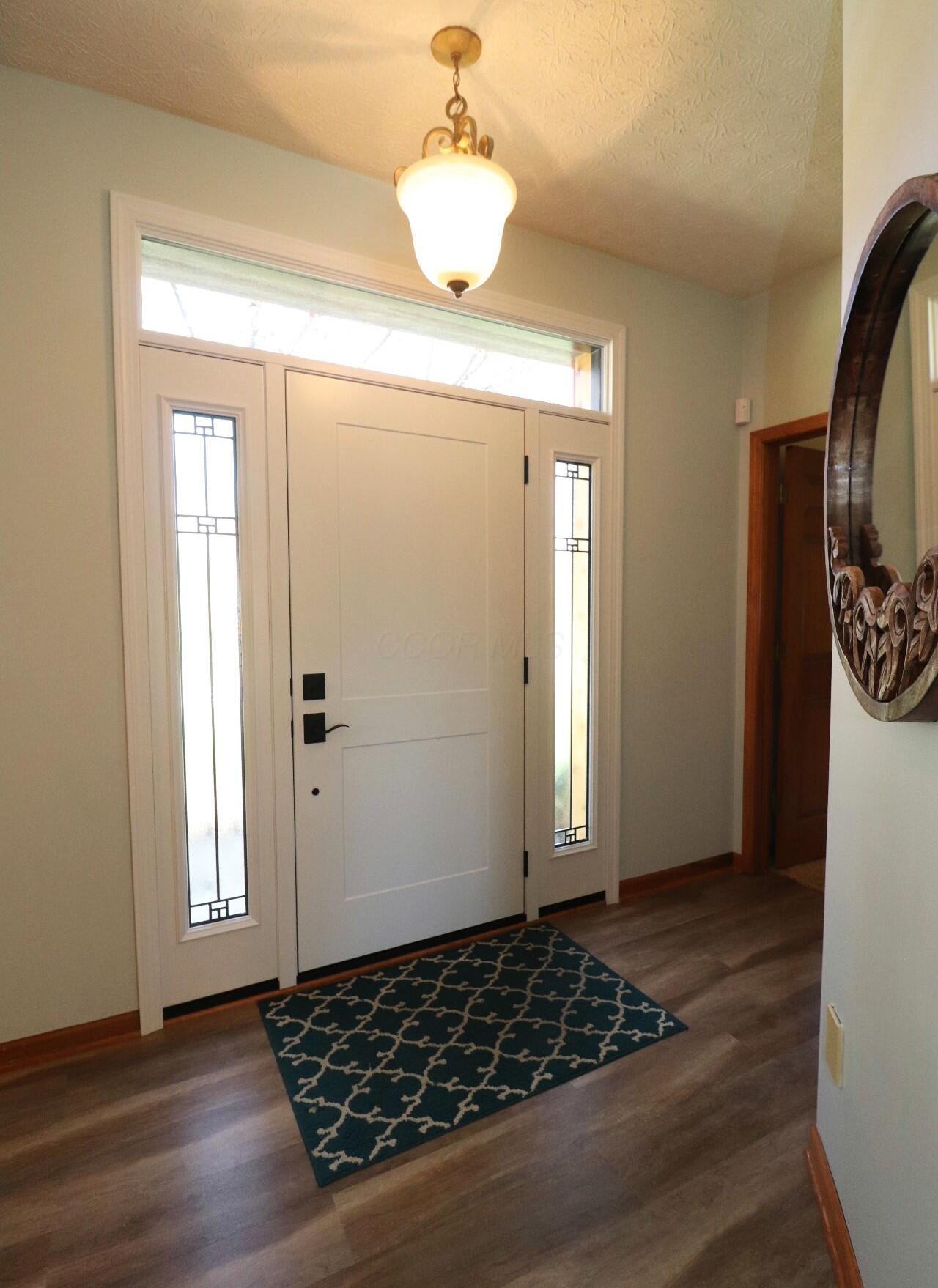4715 Hickorybend Drive, Grove City, Ohio image 7