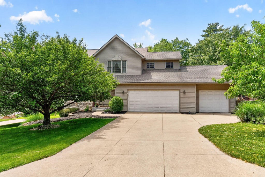 Photo of 726 Alpine Circle, Heath, OH 43056 (MLS # 226020810)