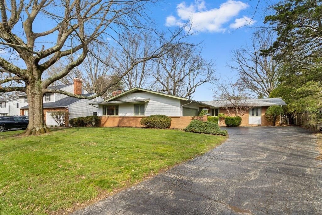 Photo of 236 Weydon Road, Worthington, OH 43085 (MLS # 226010550)