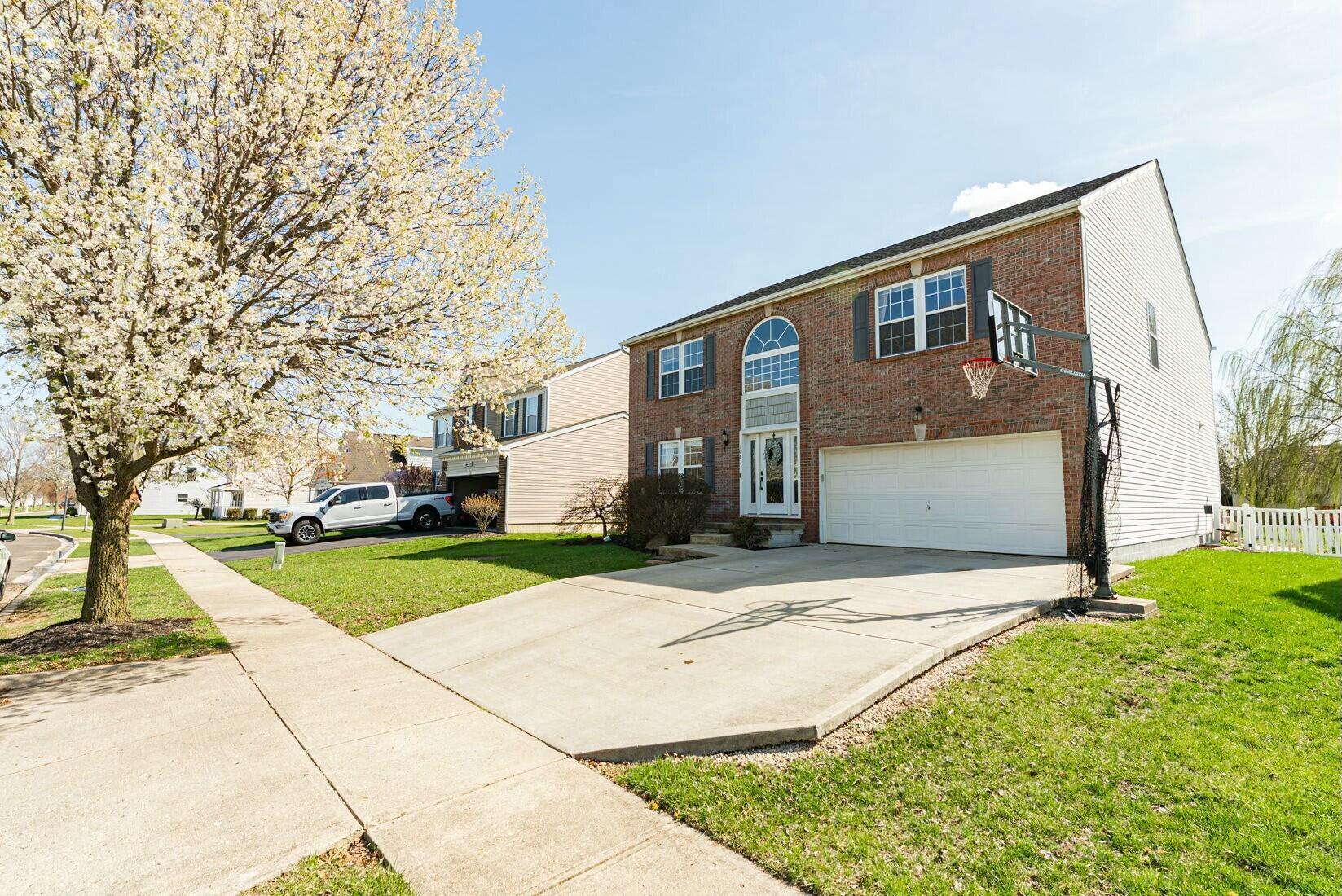 1063 Hartford Lane, London, Ohio image 2