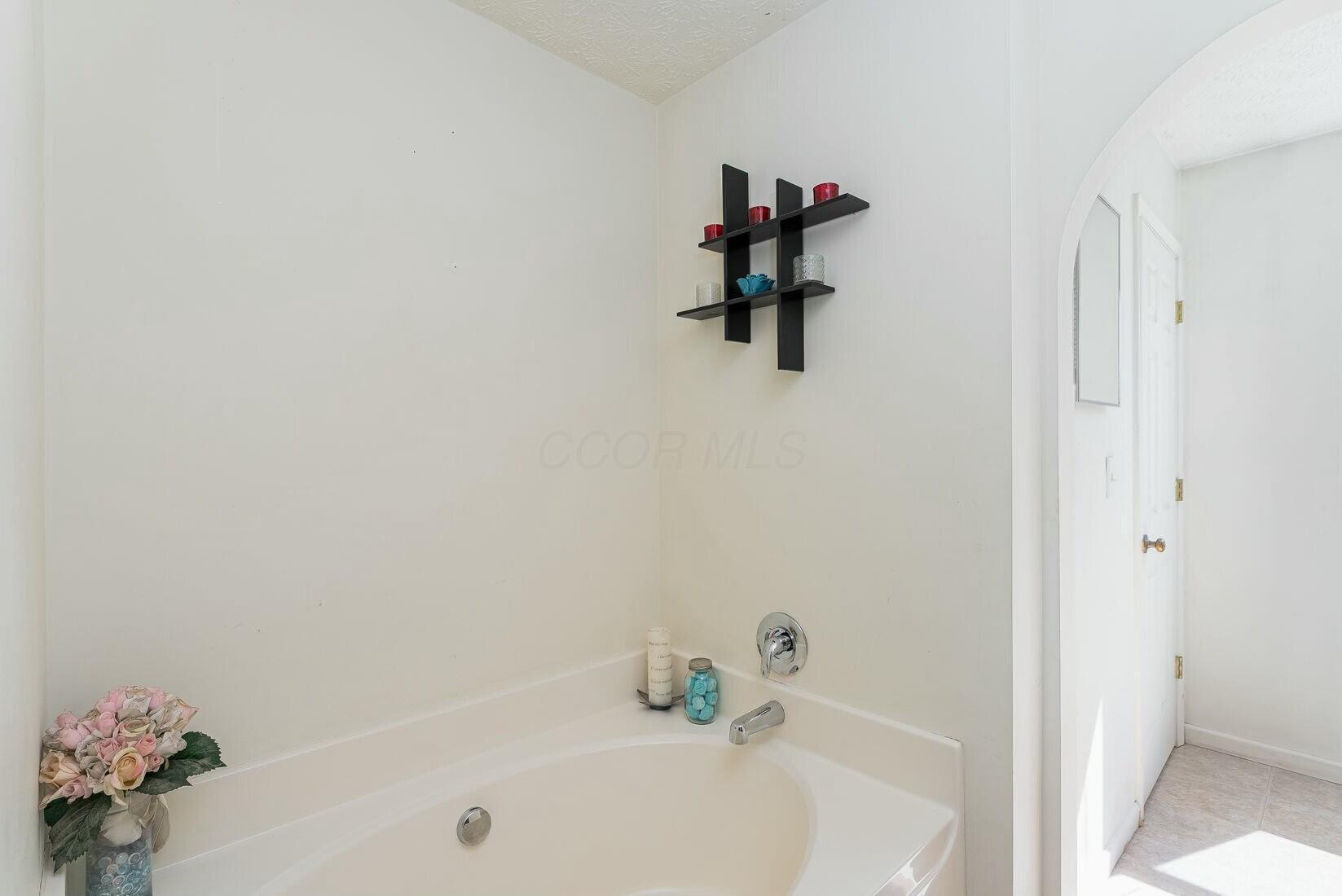 1063 Hartford Lane, London, Ohio image 35