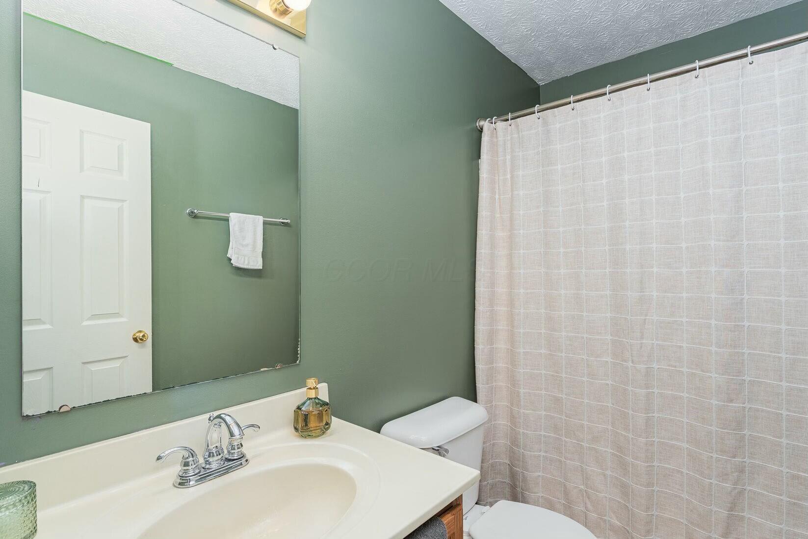 1063 Hartford Lane, London, Ohio image 30