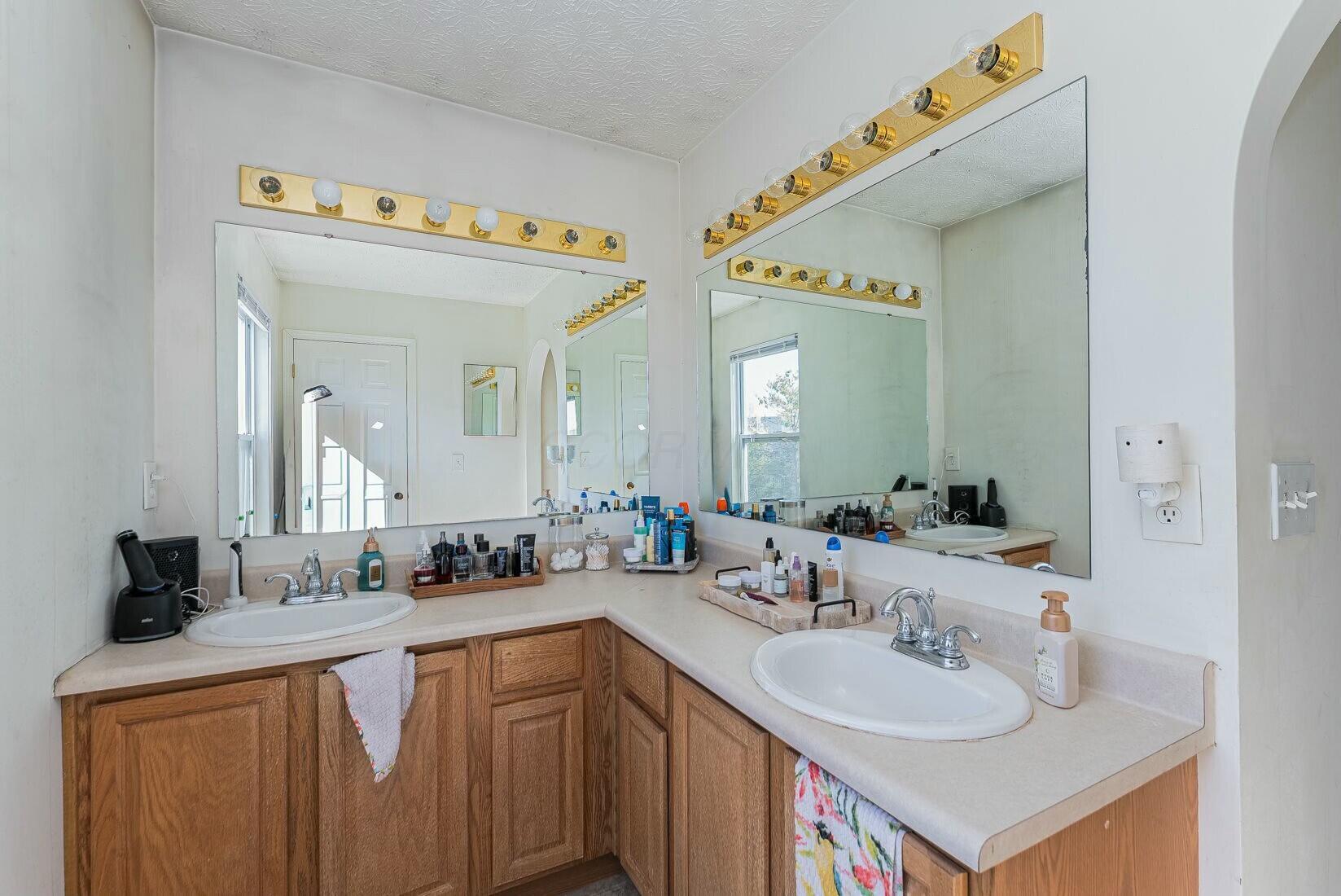 1063 Hartford Lane, London, Ohio image 37