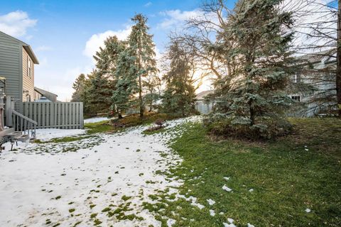 Tiny photo for 4049 Parkcove Drive 19D #19D, Columbus, OH 43230 (MLS # 225045943)