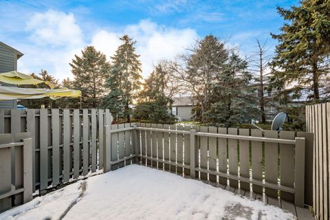 Tiny photo for 4049 Parkcove Drive 19D #19D, Columbus, OH 43230 (MLS # 225045943)