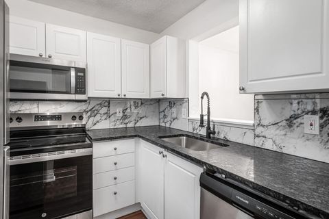 Tiny photo for 4049 Parkcove Drive 19D #19D, Columbus, OH 43230 (MLS # 225045943)